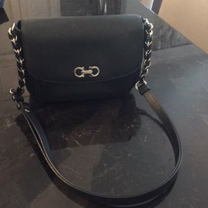 Ferragamo black leather shoulder bag